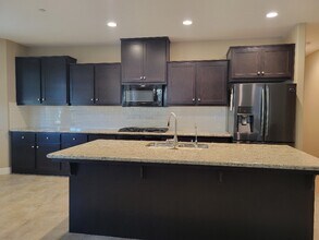 1618 Oak St in Los Banos, CA - Building Photo - Building Photo