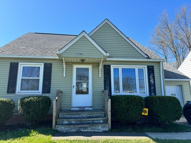 22900 Tracy Ave in Euclid, OH - Building Photo - Building Photo