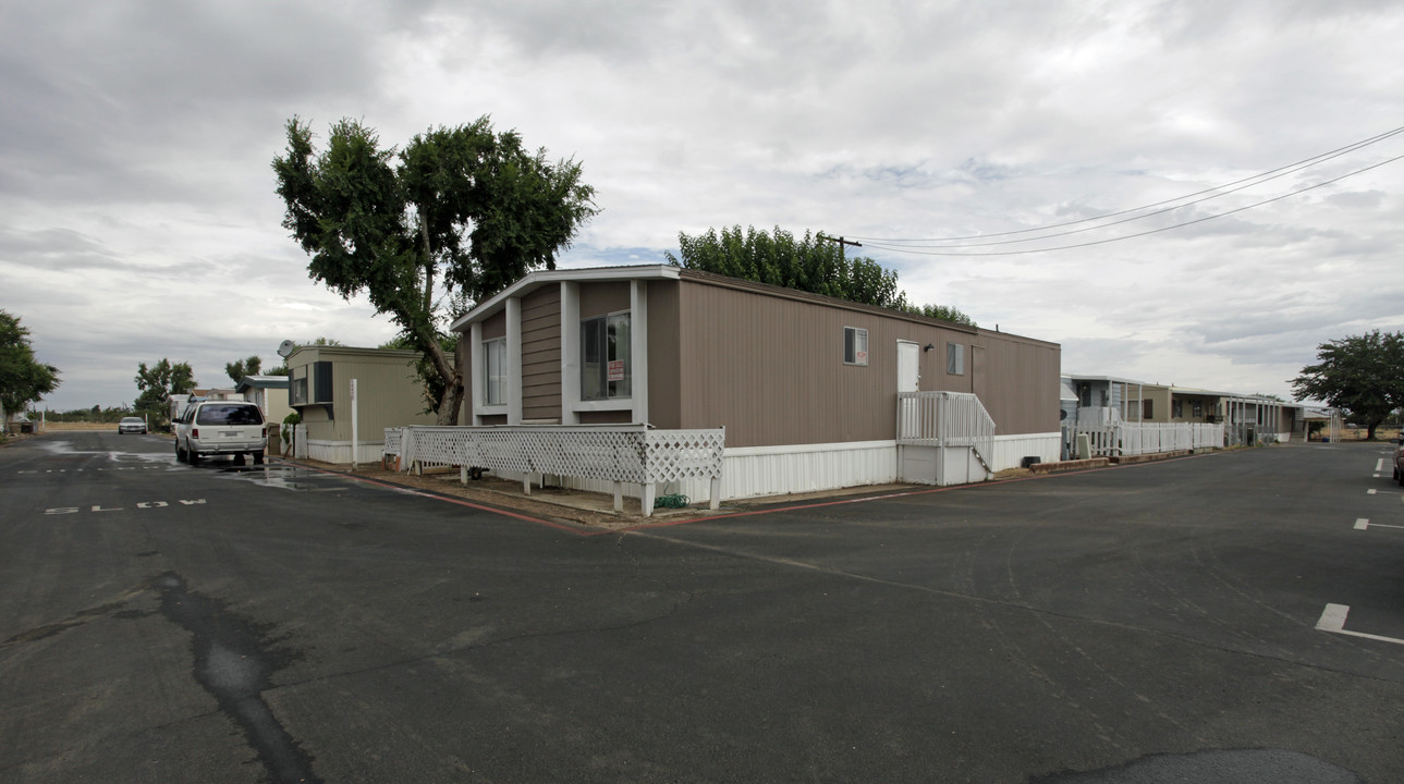 9120 Hesperia Rd in Hesperia, CA - Building Photo