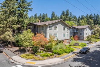 Quiet Family-Friendly Living In Downtown in Redmond, WA - Foto de edificio - Building Photo