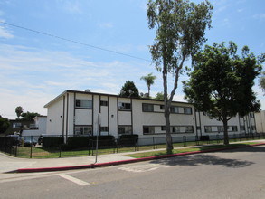 2070 S Mountain View Ave in Anaheim, CA - Building Photo - Primary Photo