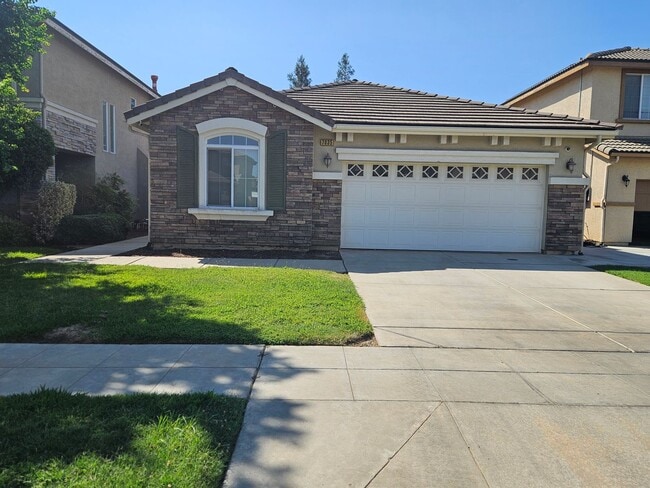 property at 7035 E Dayton Ave