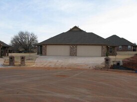 11615 Surrey Ln in Yukon, OK - Building Photo
