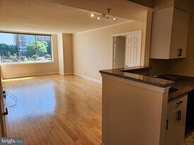 5809 Nicholson Ln in Rockville, MD - Building Photo