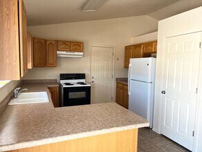 887 E Sandusky Dr in Pueblo West, CO - Building Photo - Building Photo