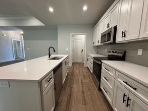 1613 SW Hedgewood Ln in Lee's Summit, MO - Building Photo - Building Photo