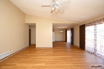 340 Woodridge Cir in South Elgin, IL - Building Photo - Building Photo