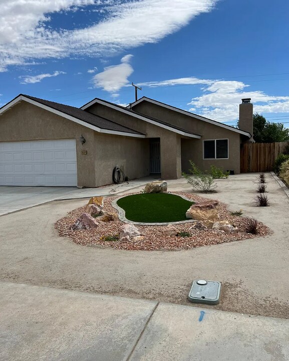 1400 S Farragut St in Ridgecrest, CA - Building Photo