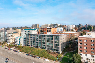 400 Melrose Ave E in Seattle, WA - Foto de edificio - Building Photo