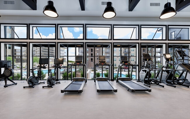 Caroline at Brooks in San Antonio, TX - Foto de edificio - Building Photo