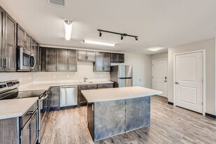 5865 W 11th Ave in Lakewood, CO - Building Photo