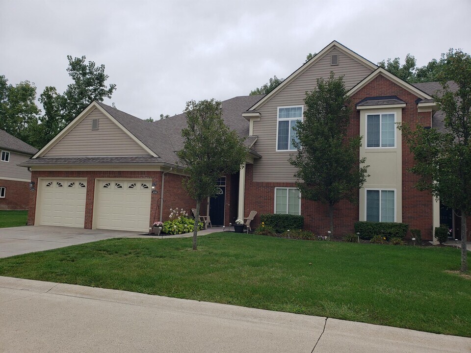 14261 Shadywood Dr in Sterling Heights, MI - Building Photo