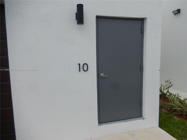 16955 SW 100th Ave-Unit -10 in Miami, FL - Building Photo - Building Photo