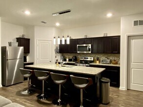 16119 Florets Dr in Groveland, FL - Building Photo - Building Photo