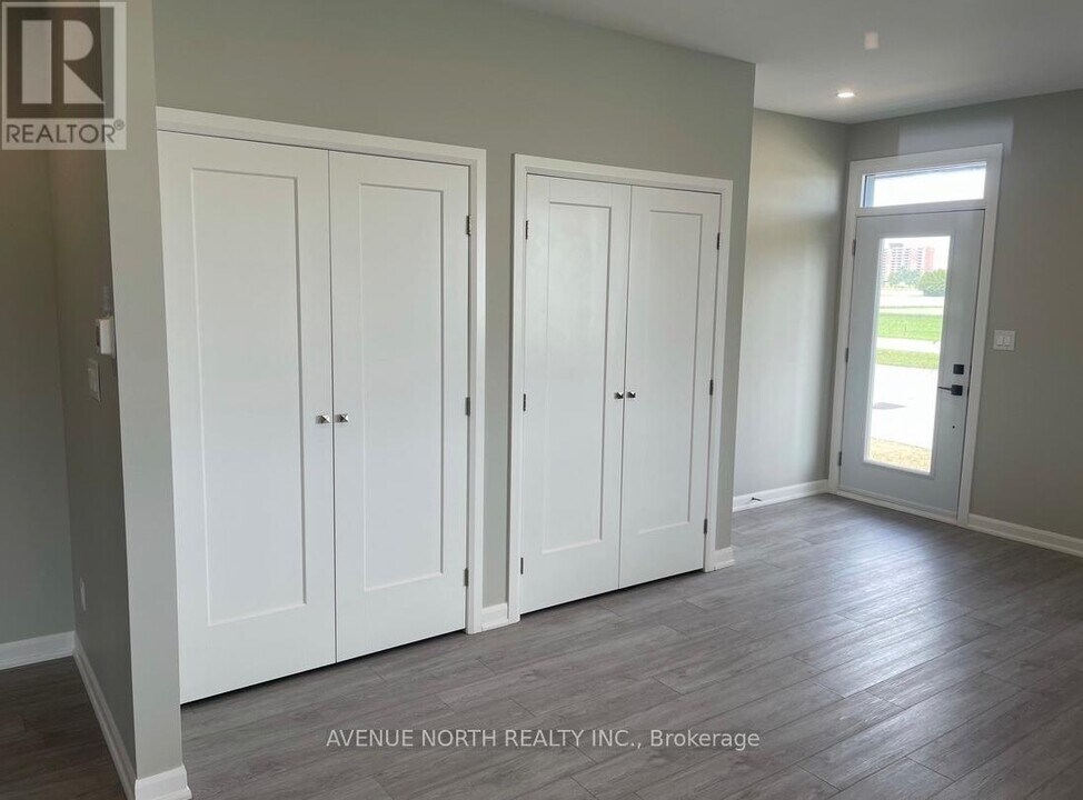 876 Baseline Rd in Ottawa, ON - Building Photo