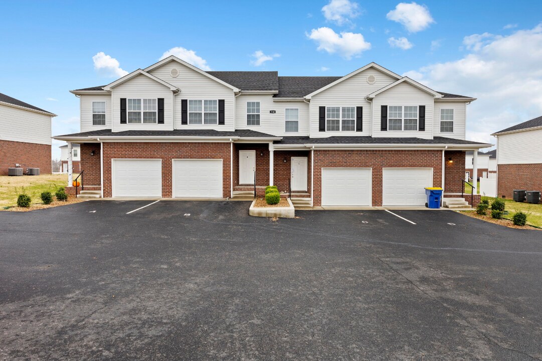 730 Village Creek Dr in Bowling Green, KY - Building Photo