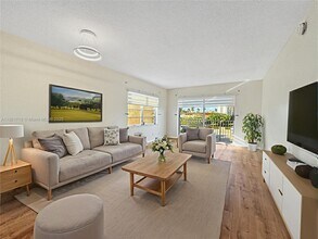 2200 E Hallandale Beach Blvd in Hallandale Beach, FL - Building Photo - Building Photo