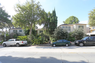 571 Levering Ave in Los Angeles, CA - Building Photo - Building Photo