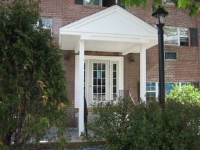 Meadowbrook Apartments in Concord, NH - Building Photo - Building Photo