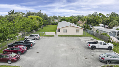 3851 7th Ave N in Lake Worth, FL - Building Photo - Building Photo