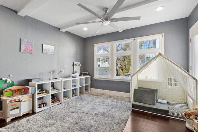 4415 Bradley Ln in Chevy Chase, MD - Building Photo - Building Photo