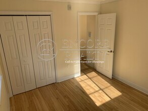 50 Alton Pl, Unit 4 in Brookline, MA - Foto de edificio - Building Photo