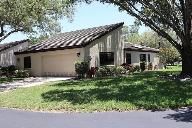 property at 3900 Glen Oaks Manor Dr