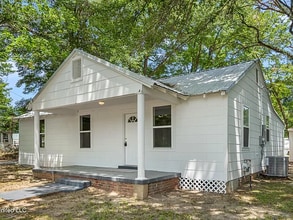 777 W Main St in Senatobia, MS - Building Photo - Building Photo