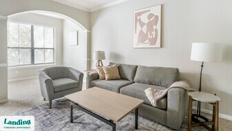 2500 Woodland Park Dr in Houston, TX - Building Photo