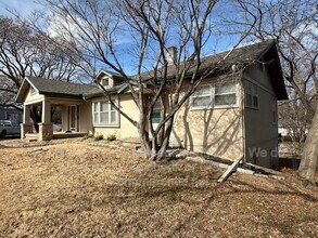 10116 Johnson Dr in Shawnee, KS - Building Photo - Building Photo