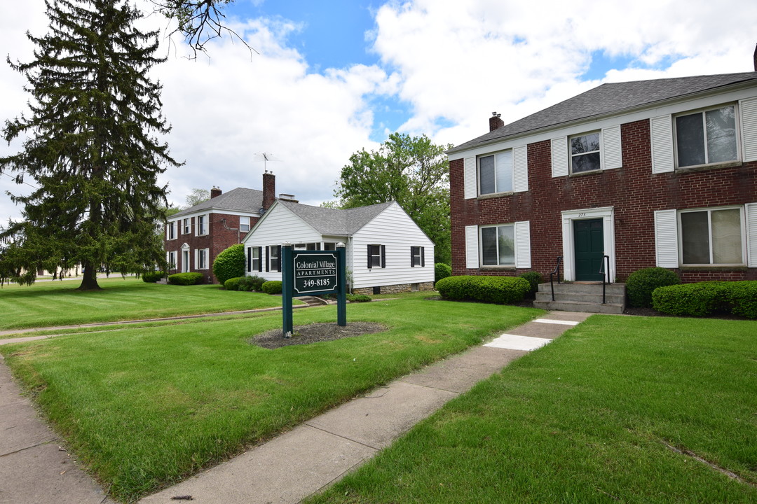 Colonial Village in Newark, OH - Building Photo