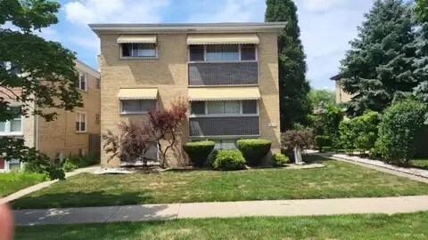 1806 S Mannheim Rd, Unit 1 in Westchester, IL - Building Photo