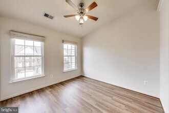 22514 Airmont Woods Terrace in Ashburn, VA - Building Photo - Building Photo