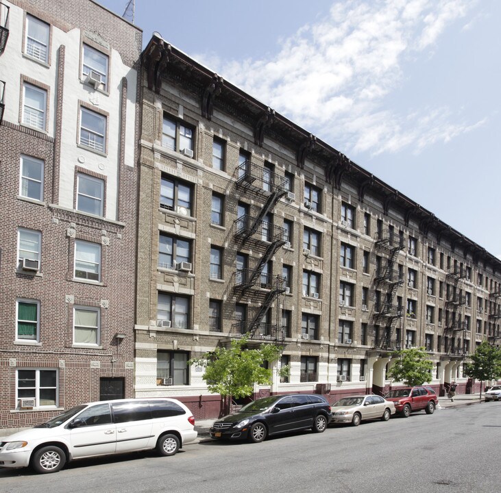 22-40 Post Ave in New York, NY - Building Photo