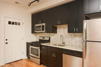 2206 W Eastwood Ave in Chicago, IL - Building Photo - Building Photo