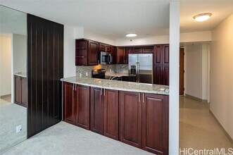 930 Kaheka St in Honolulu, HI - Building Photo - Building Photo