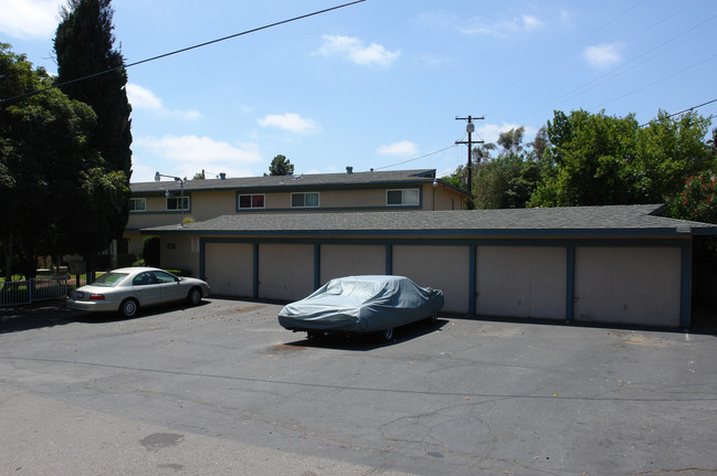 Vista Glen Apartments in Vista, CA - Building Photo - Building Photo