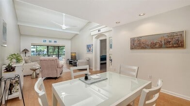 1611 Clower Creek Dr, Unit HA237 in Sarasota, FL - Building Photo - Building Photo