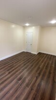 242 W Bacon St, Unit 2nd Fl in Pottsville, PA - Building Photo