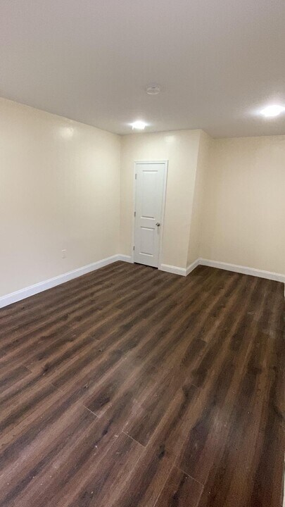 242 W Bacon St, Unit 2nd Fl in Pottsville, PA - Building Photo