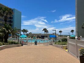 8817 S Thomas Dr, Unit 820 in Panama City Beach, FL - Building Photo
