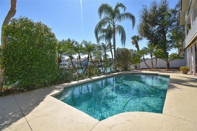 104 5th St E in St. Petersburg, FL - Building Photo - Building Photo