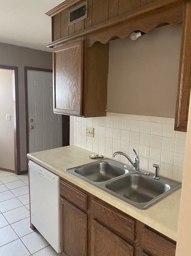 1758 N Woodrow Ct in Wichita, KS - Building Photo - Building Photo