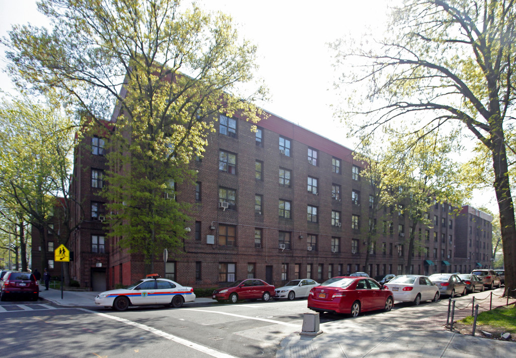 Eastchester Heights in Bronx, NY - Building Photo