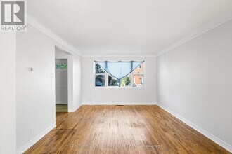 2467 Carlsen Ave in Ottawa, ON - Building Photo - Building Photo