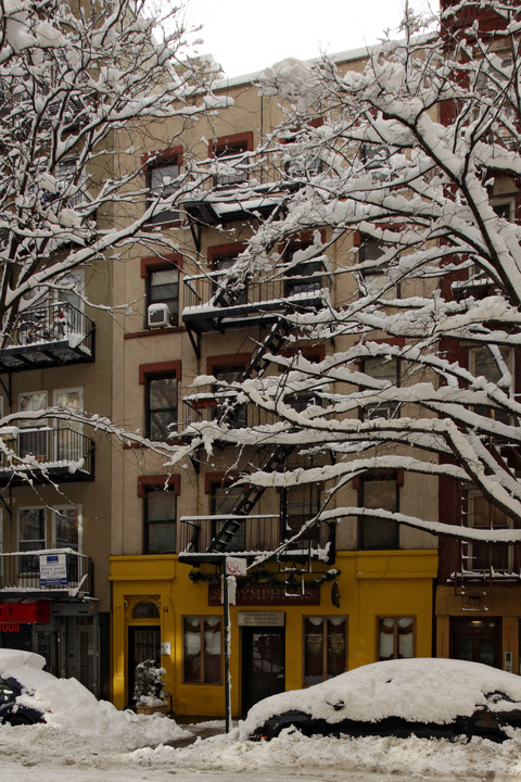 118 St Marks Pl in New York, NY - Building Photo