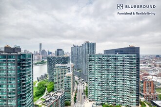 4-75-75 48th Ave in Queens, NY - Foto de edificio - Building Photo