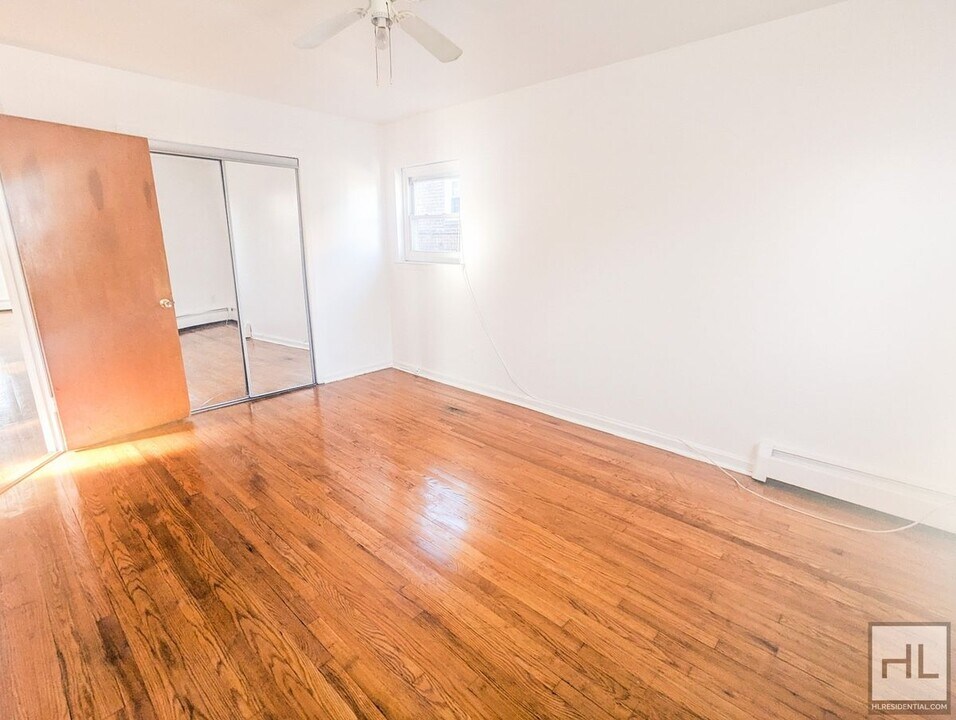2722 Mickle Ave, Unit 1 in Bronx, NY - Building Photo