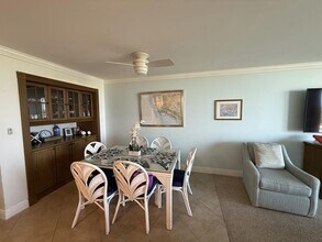 440 Seaview Ct in Marco Island, FL - Foto de edificio - Building Photo