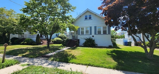 property at 7 Chatham Pl
